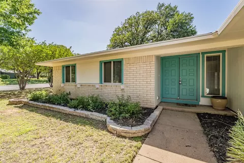 1301 Cedar Ridge Ter, Euless, TX 76039