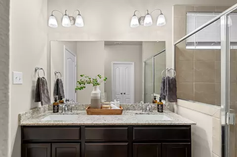 Bath - 11233 Solar St, Lorena, TX 76655 photo 2 of 3