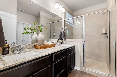 Bath - 11233 Solar St, Lorena, TX 76655 photo 1 of 3
