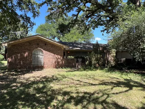 5207 Apache Ct, Granbury, TX 76049
