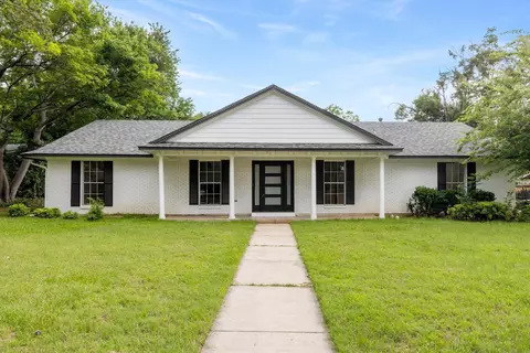 2203 Foxcroft Cir, Denton, TX 76209