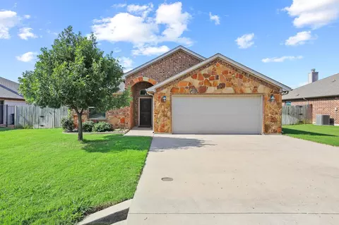 1208 Mary Ann Ct, Tioga, TX 76271