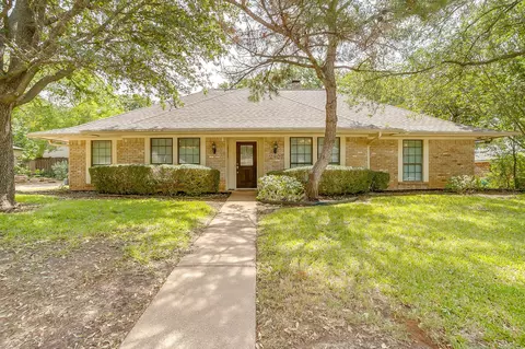 2907 Creekwood Dr, Grapevine, TX 76051