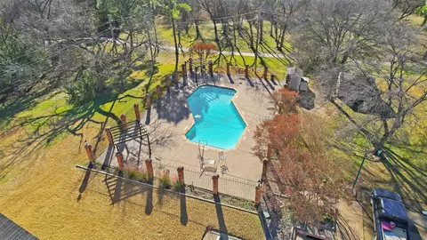 Exterior - 73 Winchester Dr, Euless, TX 76039 photo 6 of 6
