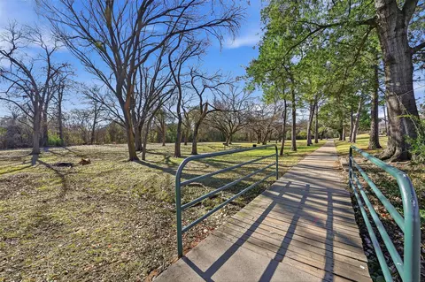 View/Area - 73 Winchester Dr, Euless, TX 76039 photo 1 of 4