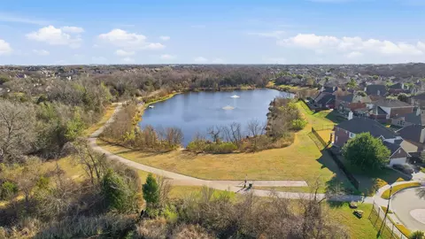 View/Area - 73 Winchester Dr, Euless, TX 76039 photo 2 of 4