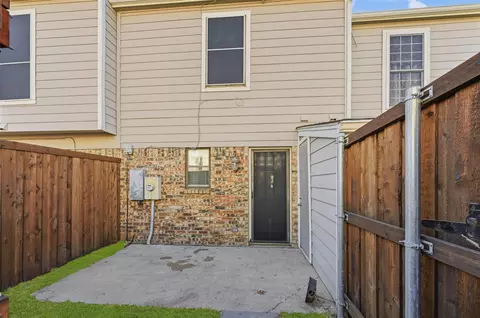 Exterior - 73 Winchester Dr, Euless, TX 76039 photo 5 of 6