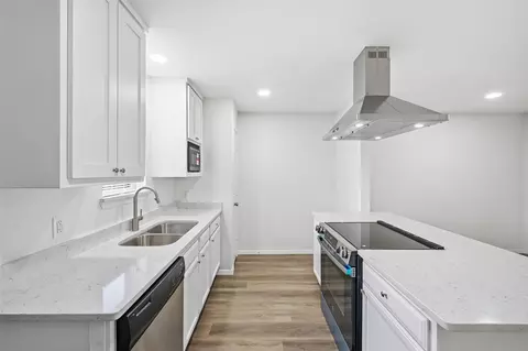 Kitchen - 73 Winchester Dr, Euless, TX 76039 photo 3 of 3