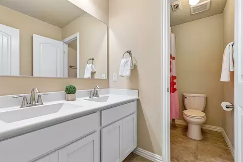 Bath - 2105 Austin Ln, Prosper, TX 75078 photo 2 of 5
