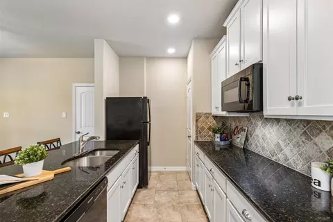 Kitchen - 2105 Austin Ln, Prosper, TX 75078 photo 4 of 5