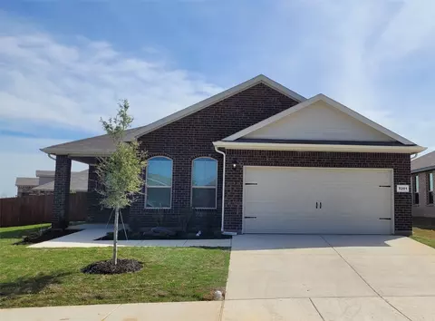 5201 Petal Meadows Dr, Fort Worth, TX 76179