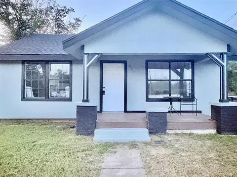 905 2nd St, Graham, TX 76450