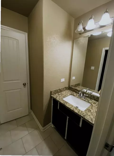 Bath - 1005 Terrace Dr, Bangs, TX 76823 photo 2 of 4