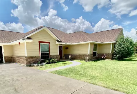 Exterior - 1005 Terrace Dr, Bangs, TX 76823 photo 2 of 7