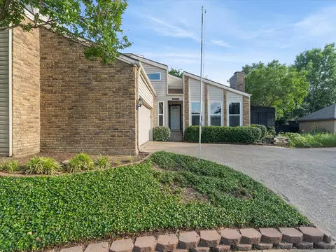 2812 Prescott Dr, Carrollton, TX 75006