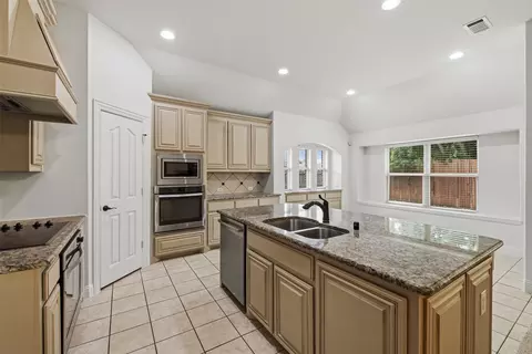 513 Harvest Trl, Midlothian, TX 76065
