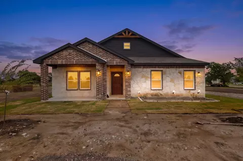 749 J L Dr, Valley View, TX 76272