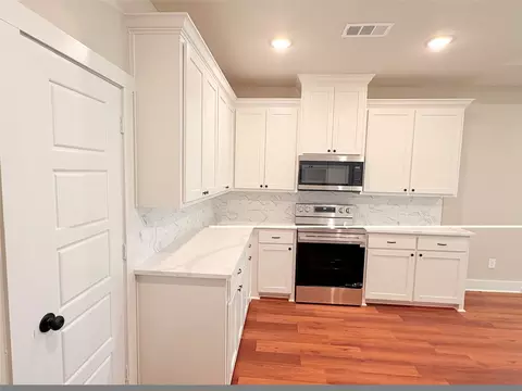 749 J L Dr, Valley View, TX 76272
