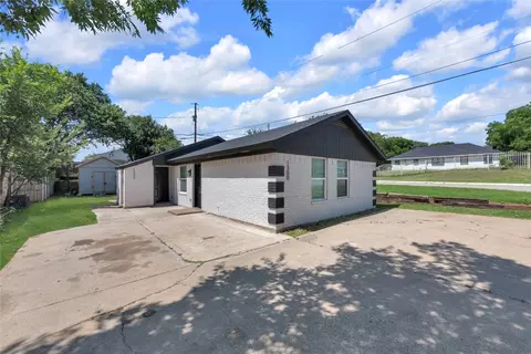 1300 E Fogg St, Fort Worth, TX 76115