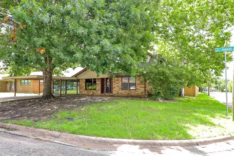 925 Holiday Dr, Sherman, TX 75090