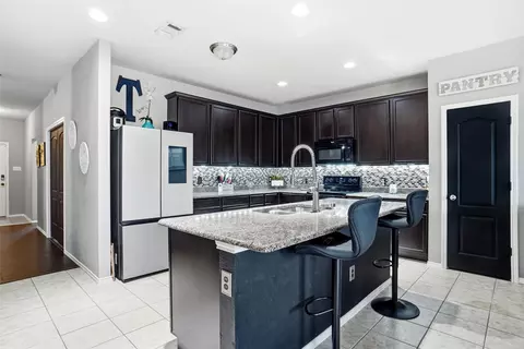 1625 Kawati Way, Krum, TX 76249
