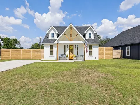301 S Oak St, Boyd, TX 76023