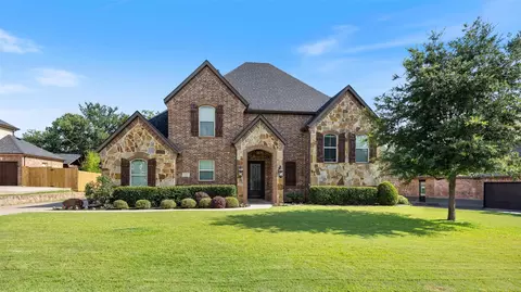 511 Oak Forest Ct, Kennedale, TX 76060