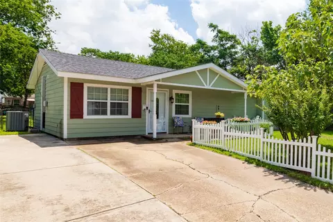 812 Denton Dr, Euless, TX 76039