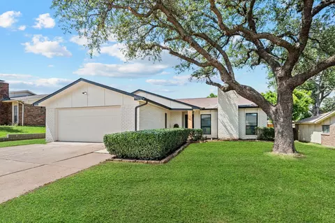 2248 Cottonwood Ln, Bedford, TX 76021