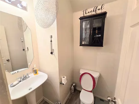 Bath - 610 Juniper Dr, Arlington, TX 76018 photo 2 of 3