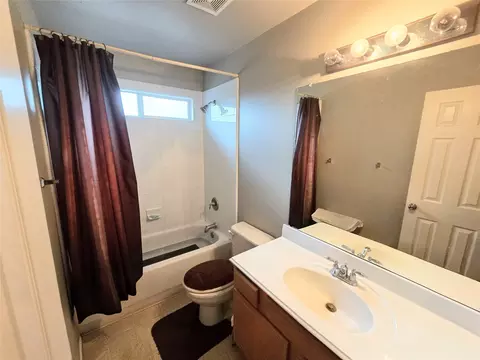 Bath - 610 Juniper Dr, Arlington, TX 76018 photo 3 of 3