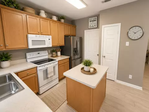Kitchen - 610 Juniper Dr, Arlington, TX 76018 photo 2 of 2