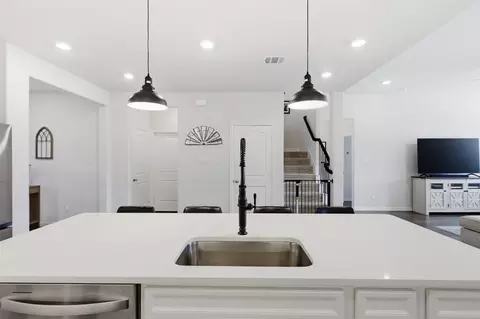 Kitchen - 5100 Del Monte Dr, Denton, TX 76207 photo 7 of 8