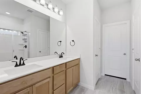 Bath - 5100 Del Monte Dr, Denton, TX 76207 photo 1 of 4