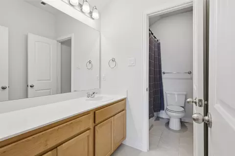 Bath - 5100 Del Monte Dr, Denton, TX 76207 photo 3 of 4