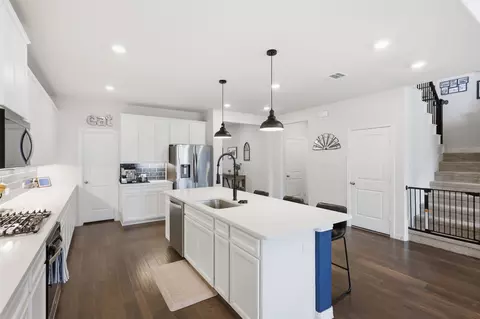Kitchen - 5100 Del Monte Dr, Denton, TX 76207 photo 6 of 8