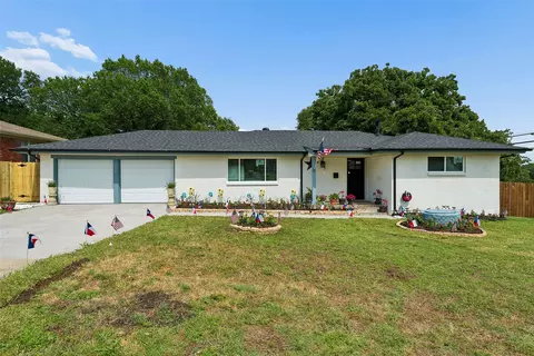 800 Lee Dr, Bedford, TX 76022