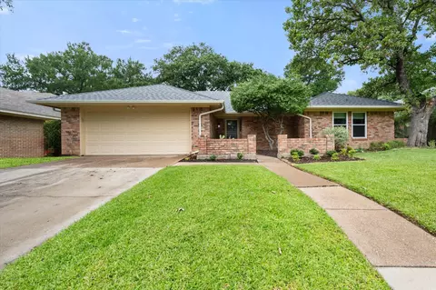 1229 Brookfield Ln, Mansfield, TX 76063