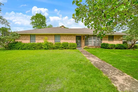615 N Main St, Bogata, TX 75417