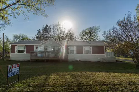 112 SE Front St, Bailey, TX 75413