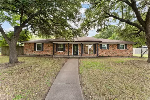 426 Brook Hollow Cir, Desoto, TX 75115