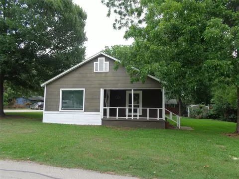 301 S 4th St, Grandview, TX 76050