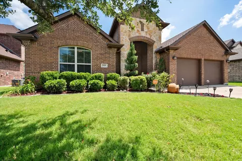 2919 Ladoga Dr, Grand Prairie, TX 75054