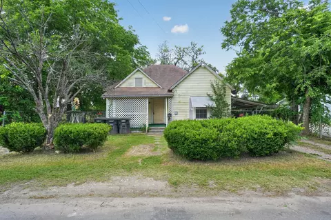406 E Willingham St, Cleburne, TX 76031