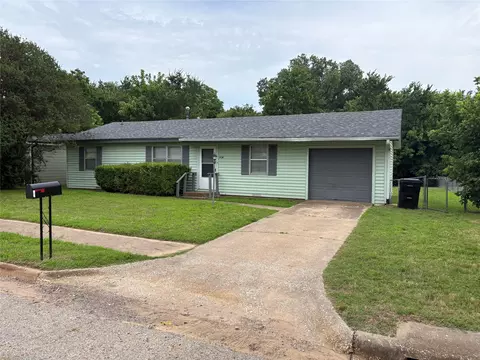 404 W Heron St, Denison, TX 75020