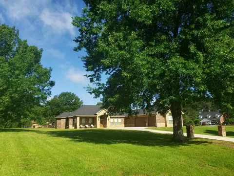 6727 N Hills Dr, Texarkana, TX 75503