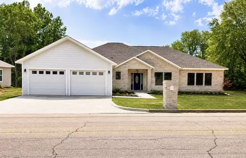1400 E 1st St, Mount Pleasant, TX 75455