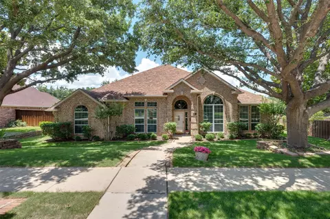 905 Brittany Dr, Lewisville, TX 75067