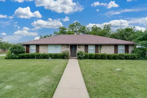 1706 Stagecoach Dr, Pantego, TX 76013