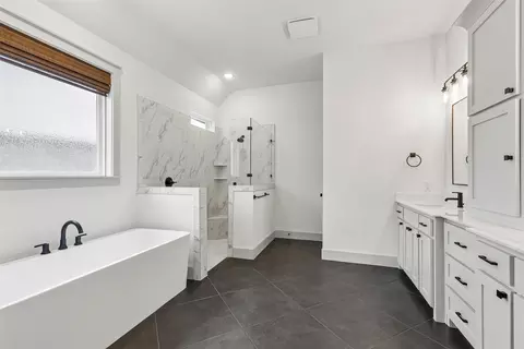 Bath - 1048 Whisper Willows Dr, Haslet, TX 76052 photo 1 of 3